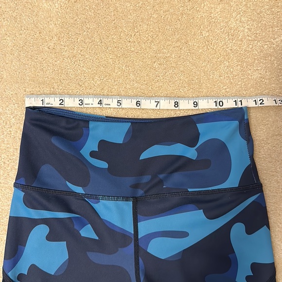 Zyia Active Blue Camo leggings with black mesh inserts size 2 - Picture 4 of 9